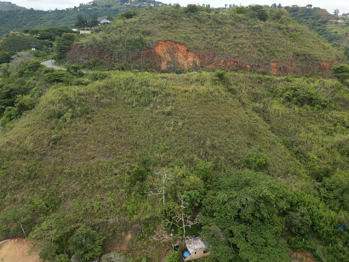 Vendo terreno en Bosque de La Lagunita (urbanización cerrada con garita de Seguridad)