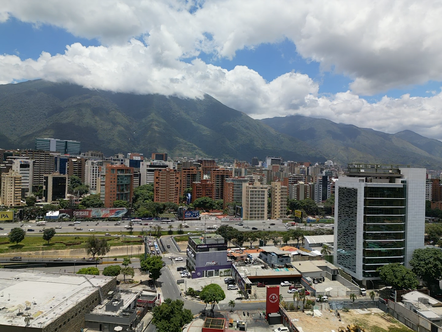 Vendo apartamento en obra gris – Torre Promenade de Las Mercedes con vista al Ávila
