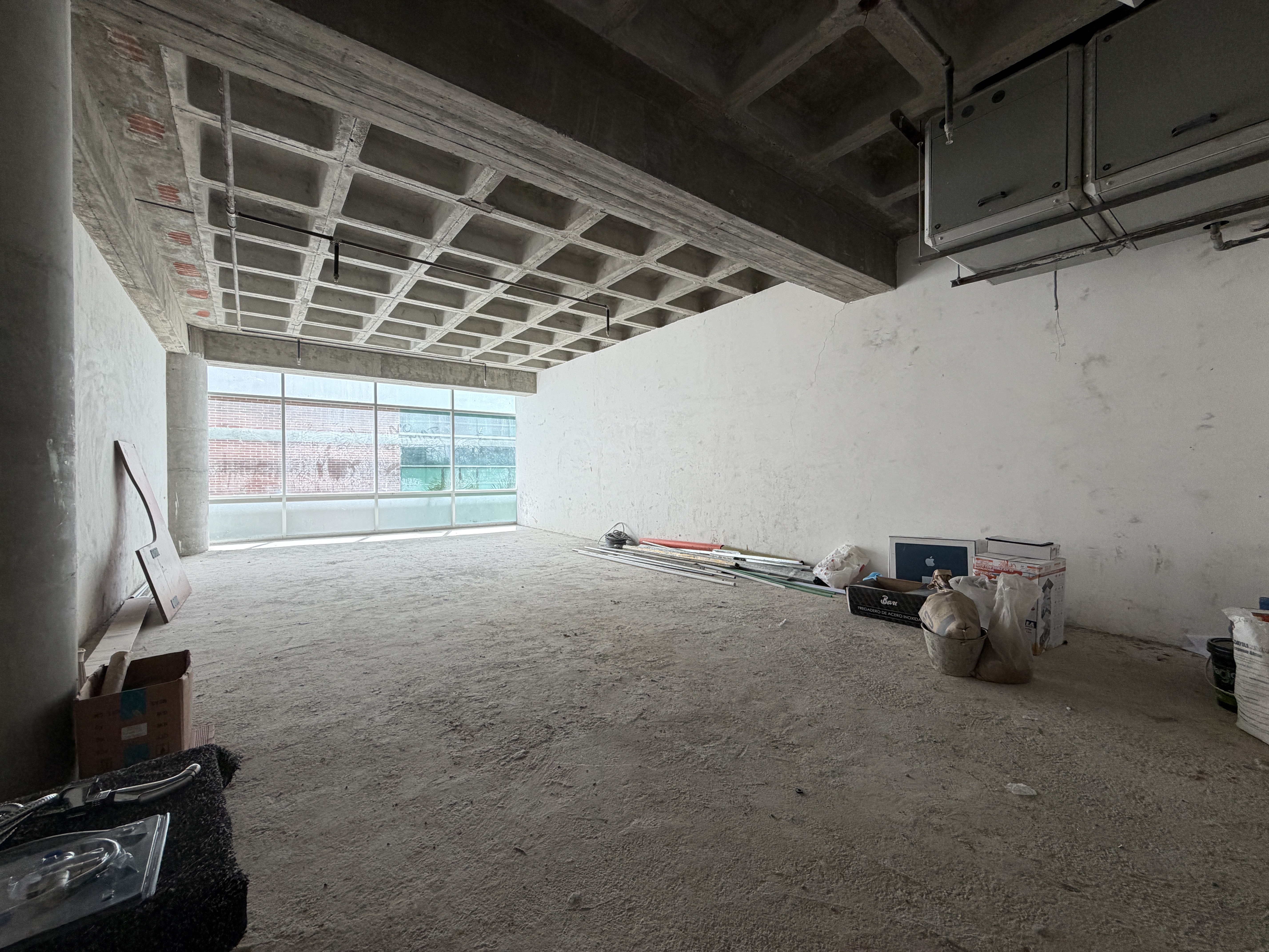 Vendo oficinas en obra gris – Ciudad Center (Boleita)