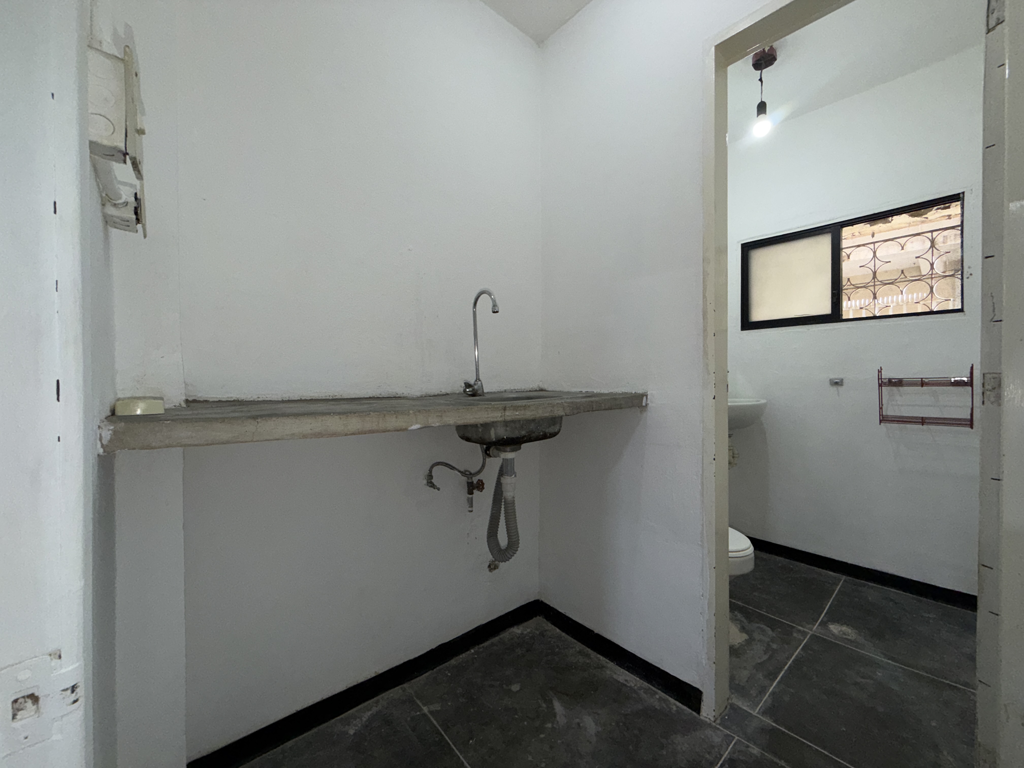Alquilo local para trabajar a puerta cerrada – Colinas de Bello Monte