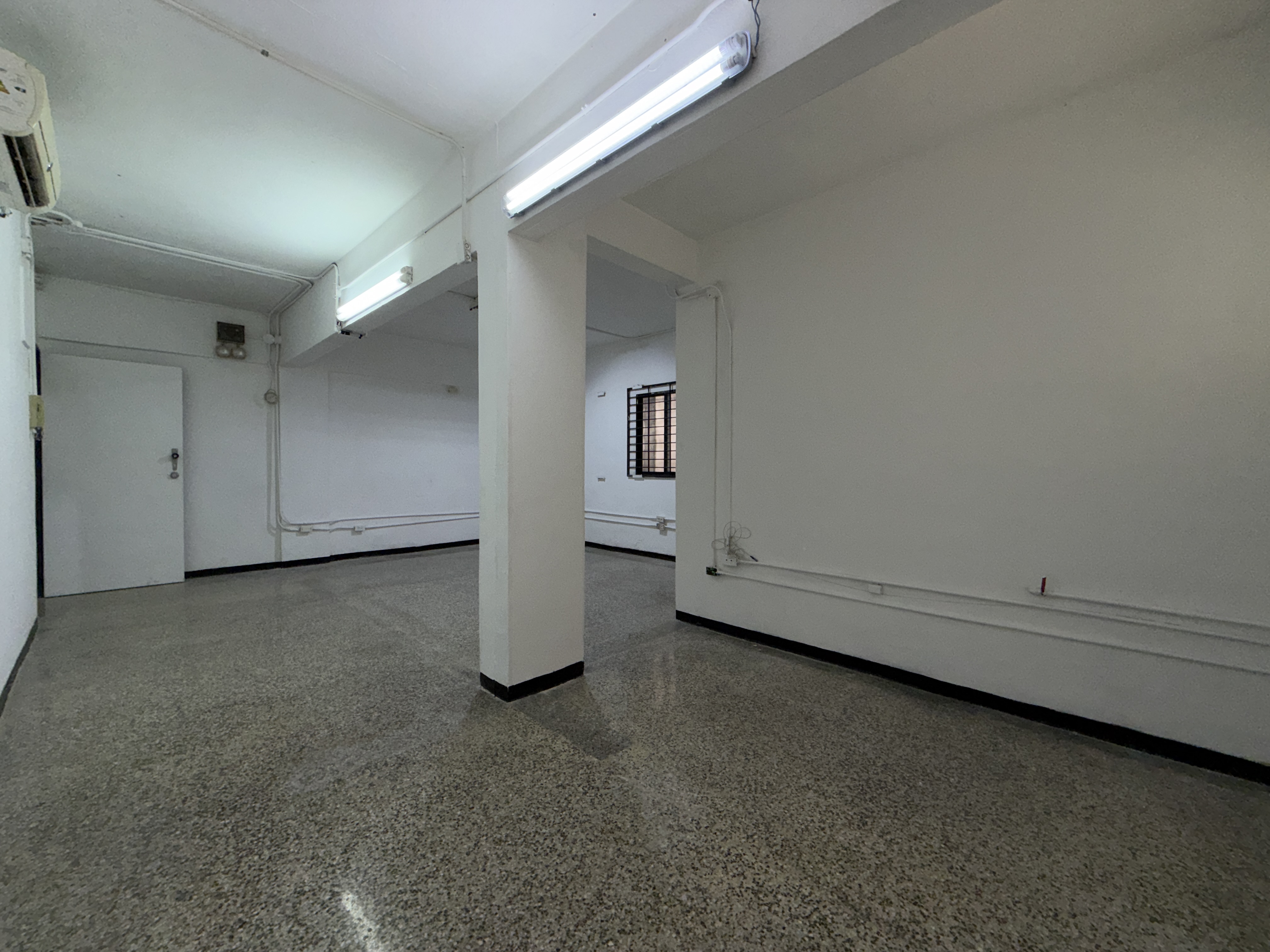 Alquilo local para trabajar a puerta cerrada – Colinas de Bello Monte
