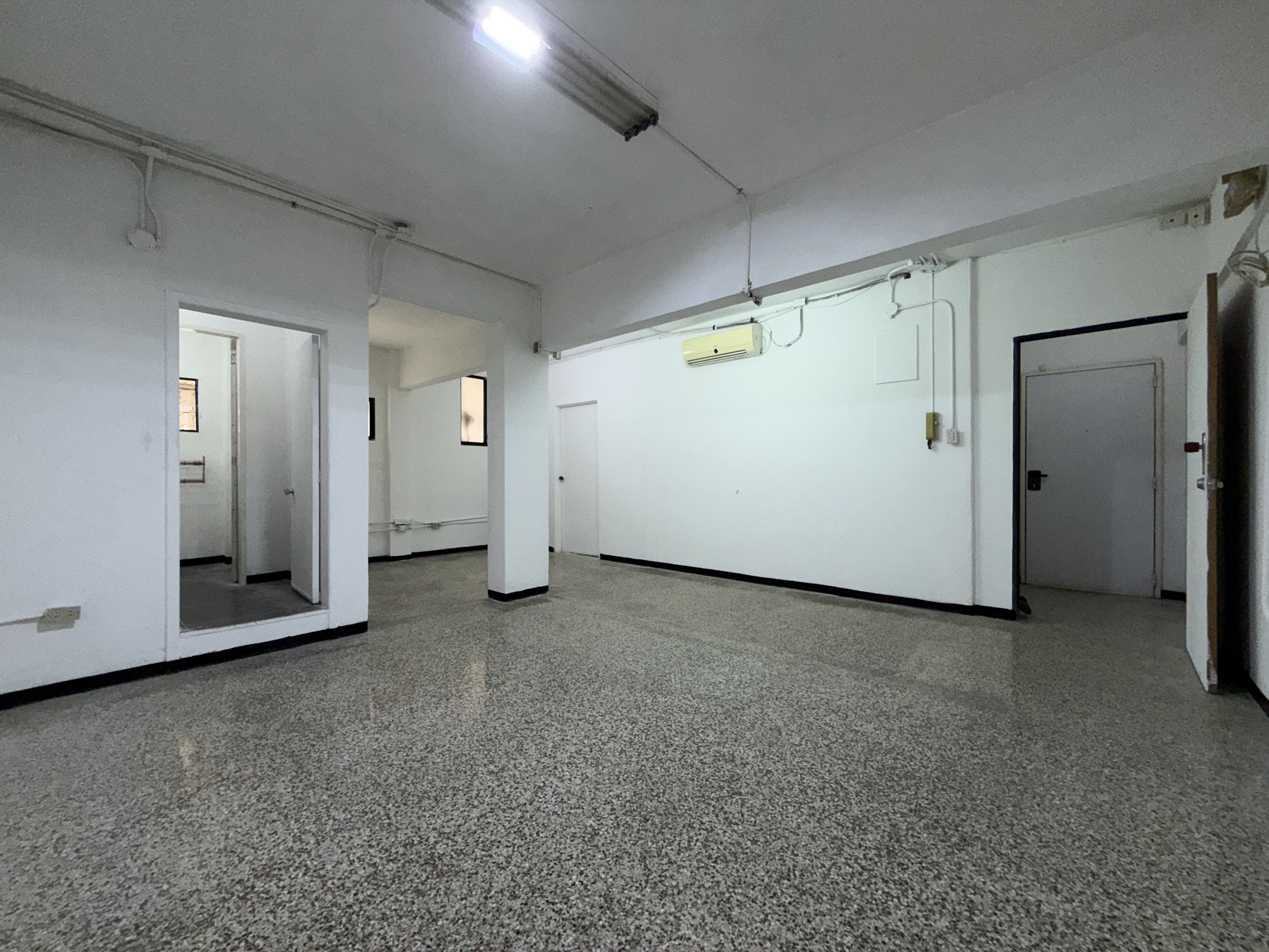 Alquilo local para trabajar a puerta cerrada – Colinas de Bello Monte