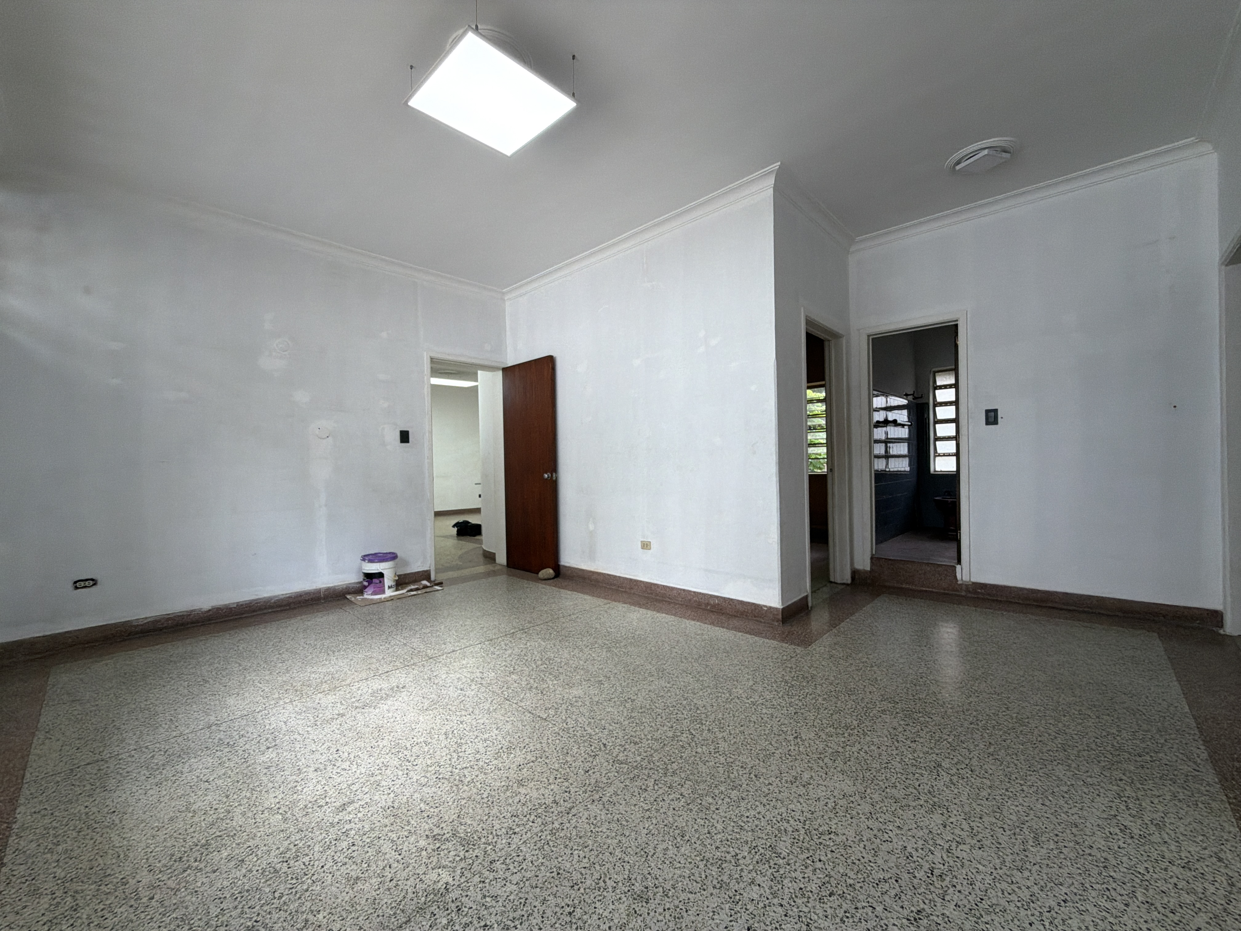 Alquiler de local comercial en Av. Victoria, Las Acacias