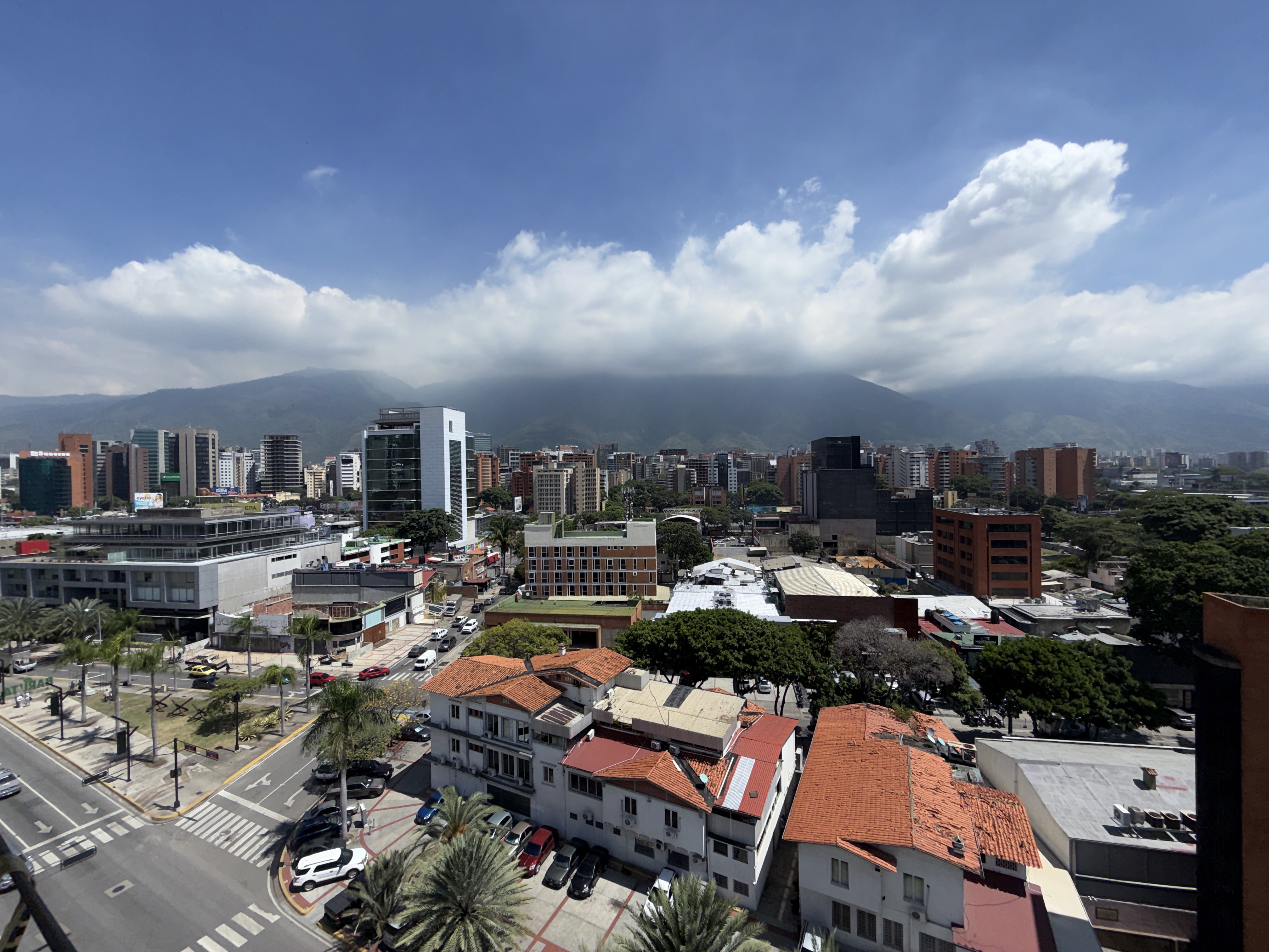 Venta de Exclusivas Oficinas en Torre Onyx – El Ecosistema Vertical de Lujo en Las Mercedes