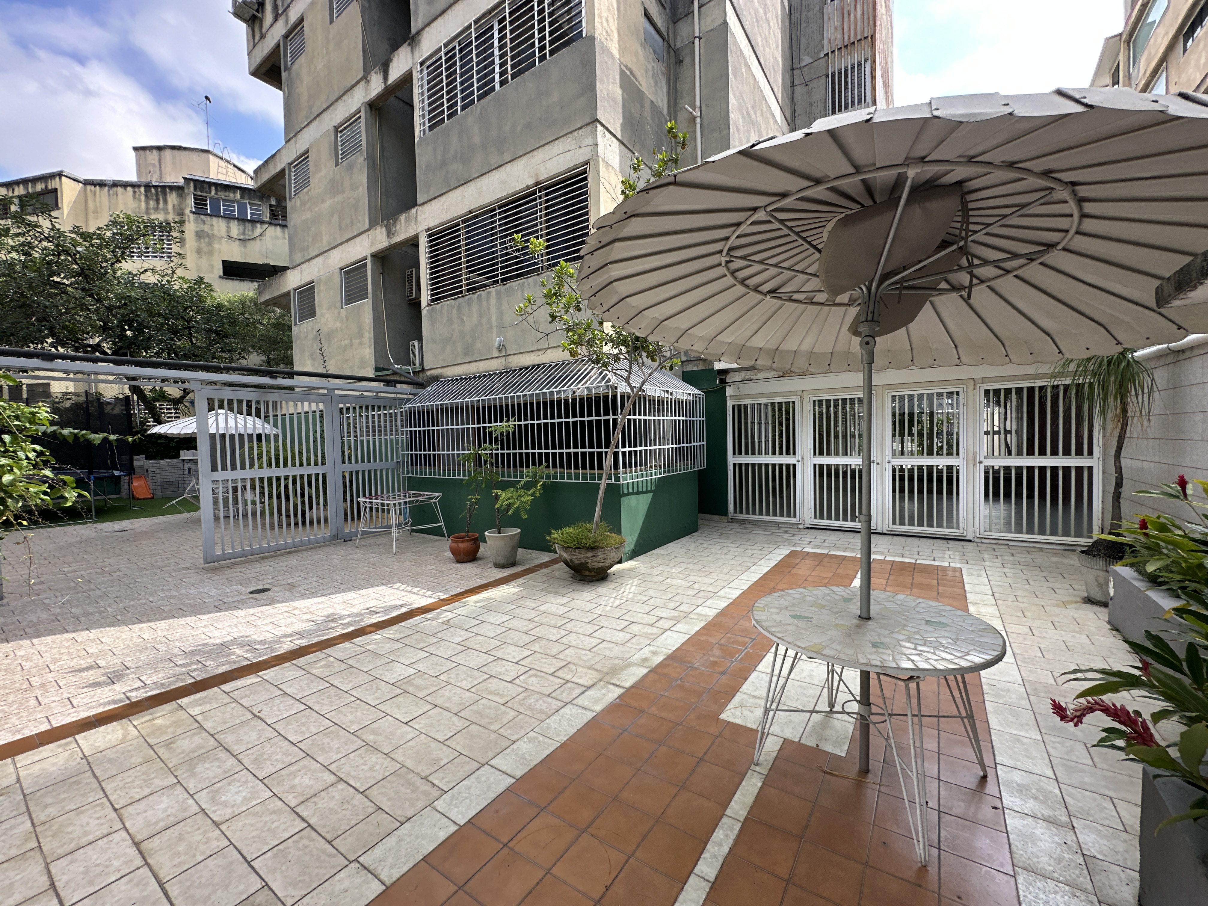 Edificio multifuncional en venta en Las Mercedes