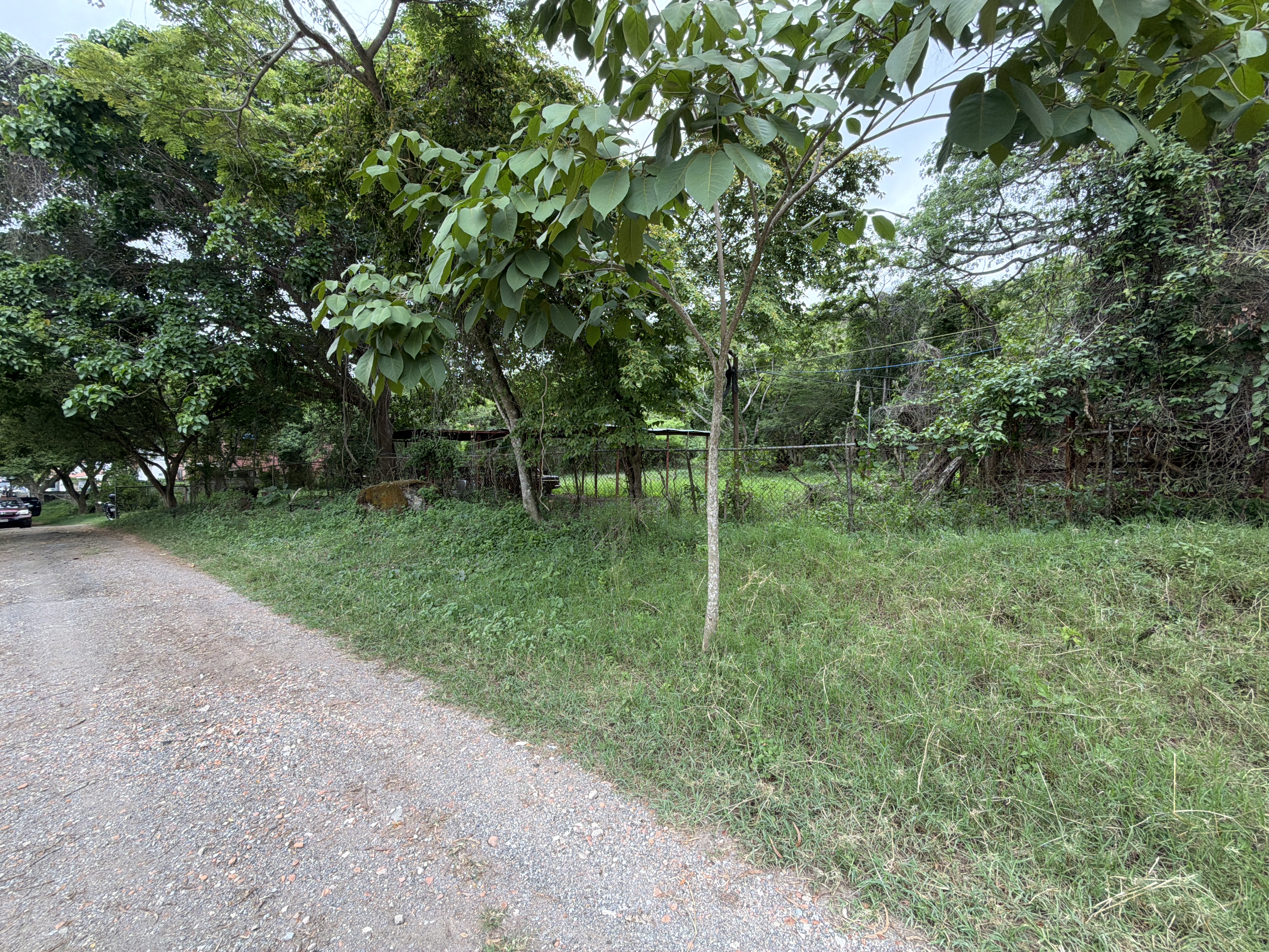 Terreno con zonificación R5 en venta en La Trinidad