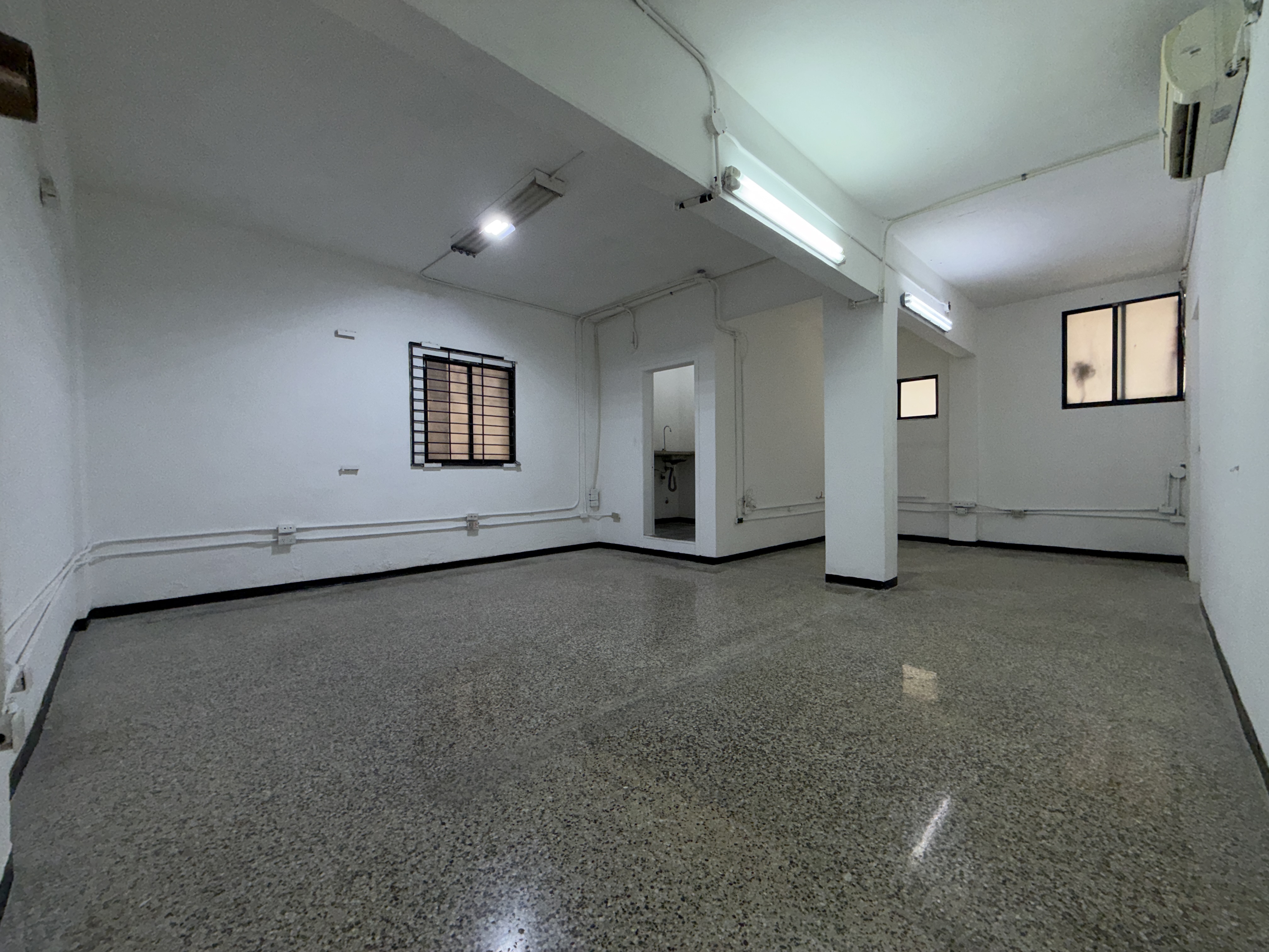 Alquilo local para trabajar a puerta cerrada – Colinas de Bello Monte