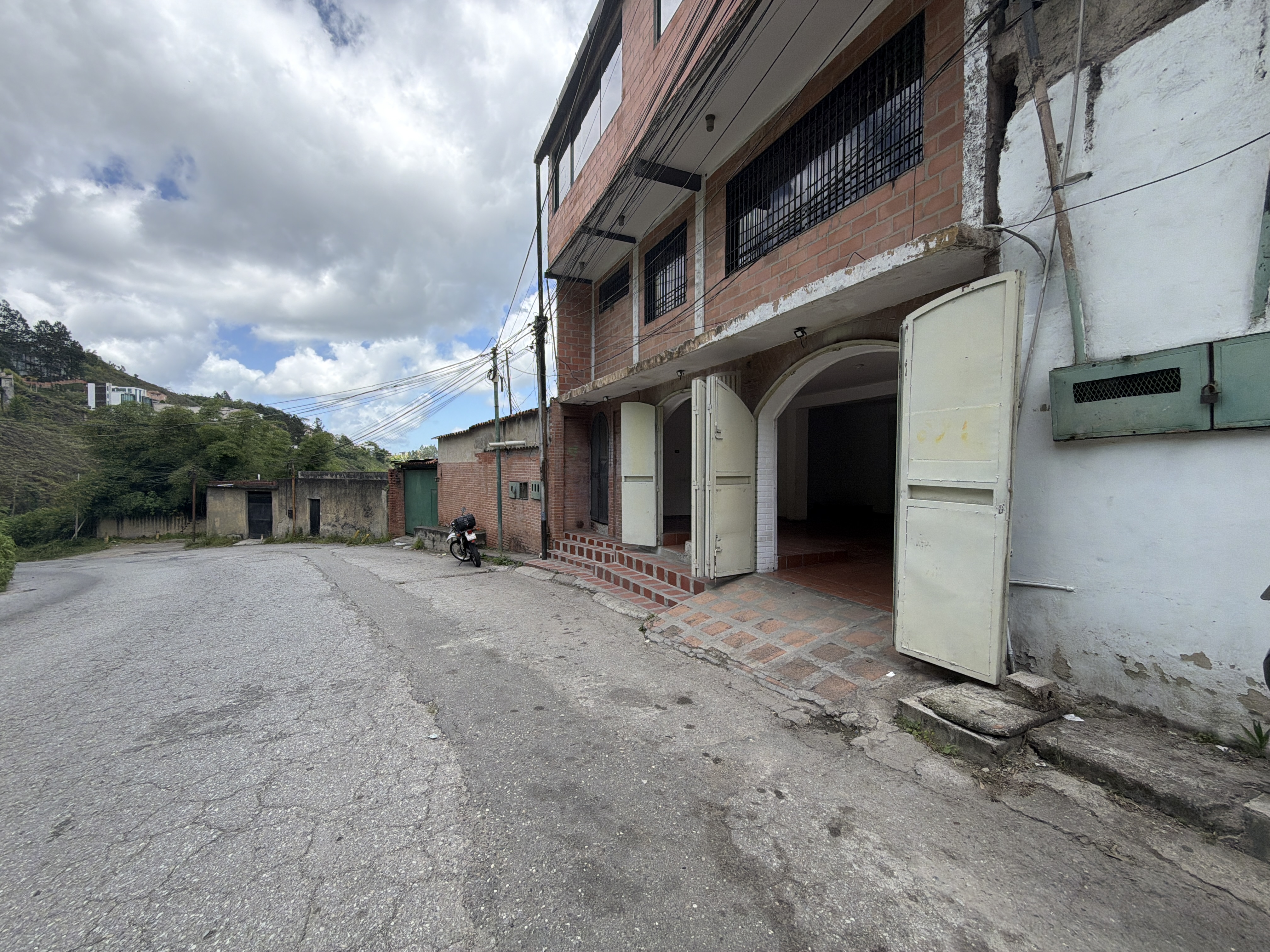 Local comercial a pie de calle en alquiler – Los Guayabitos