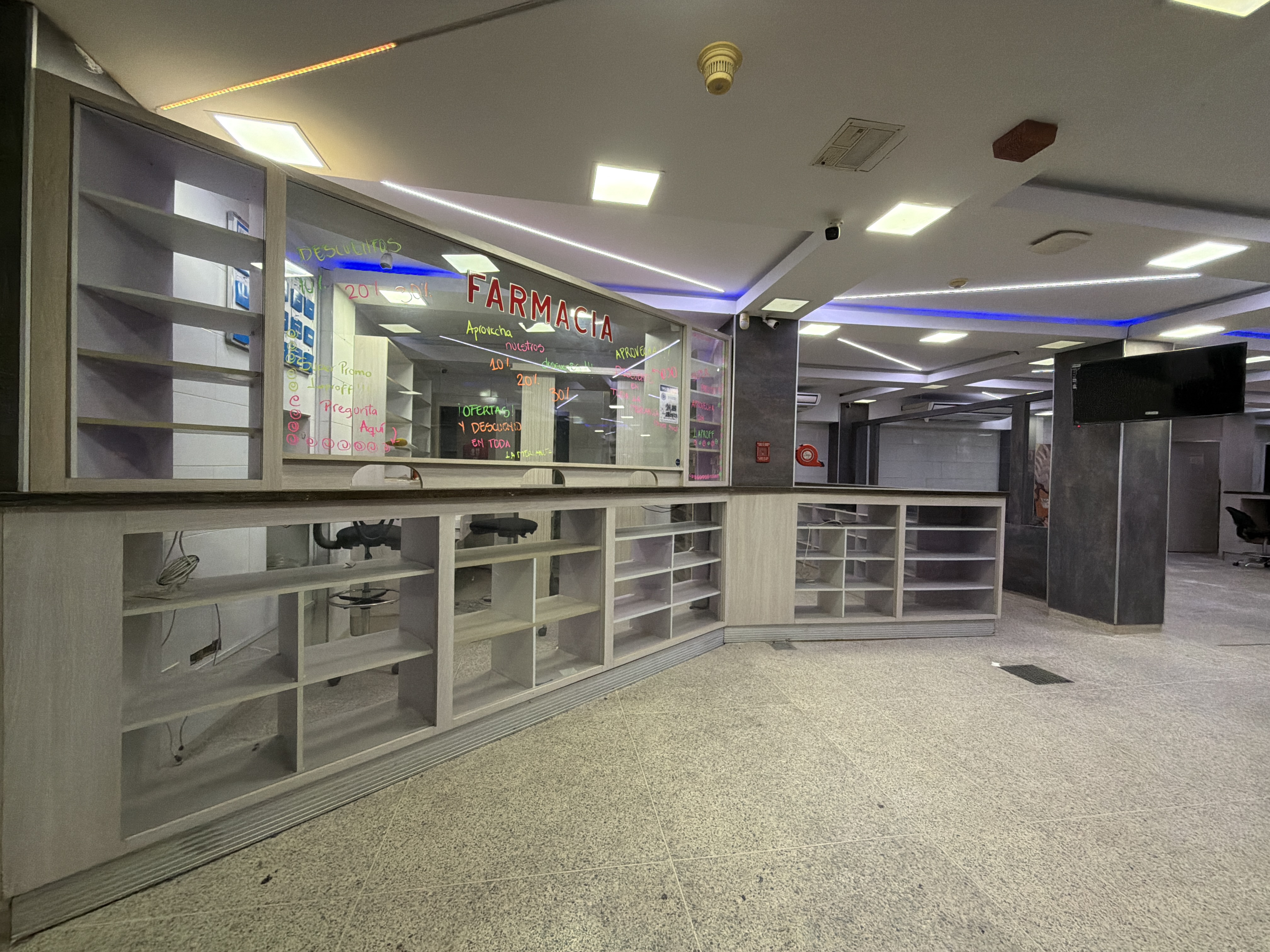 Edificio comercial en alquiler – Catia