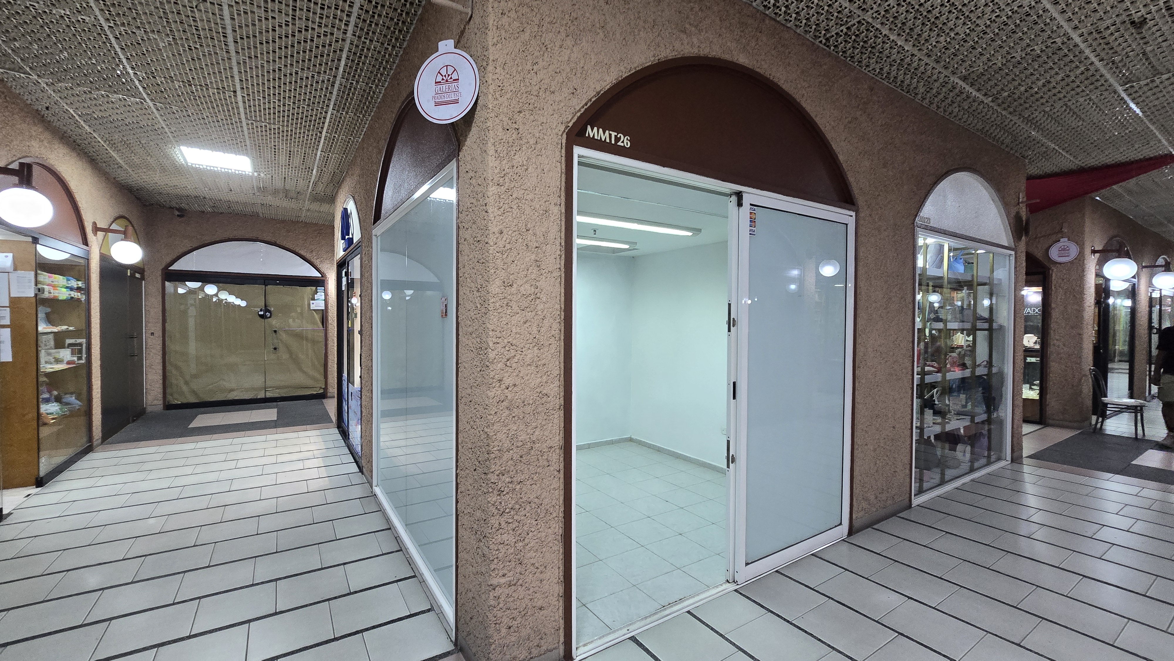 Local comercial en alquiler – C.C. Galerías Prados del Este