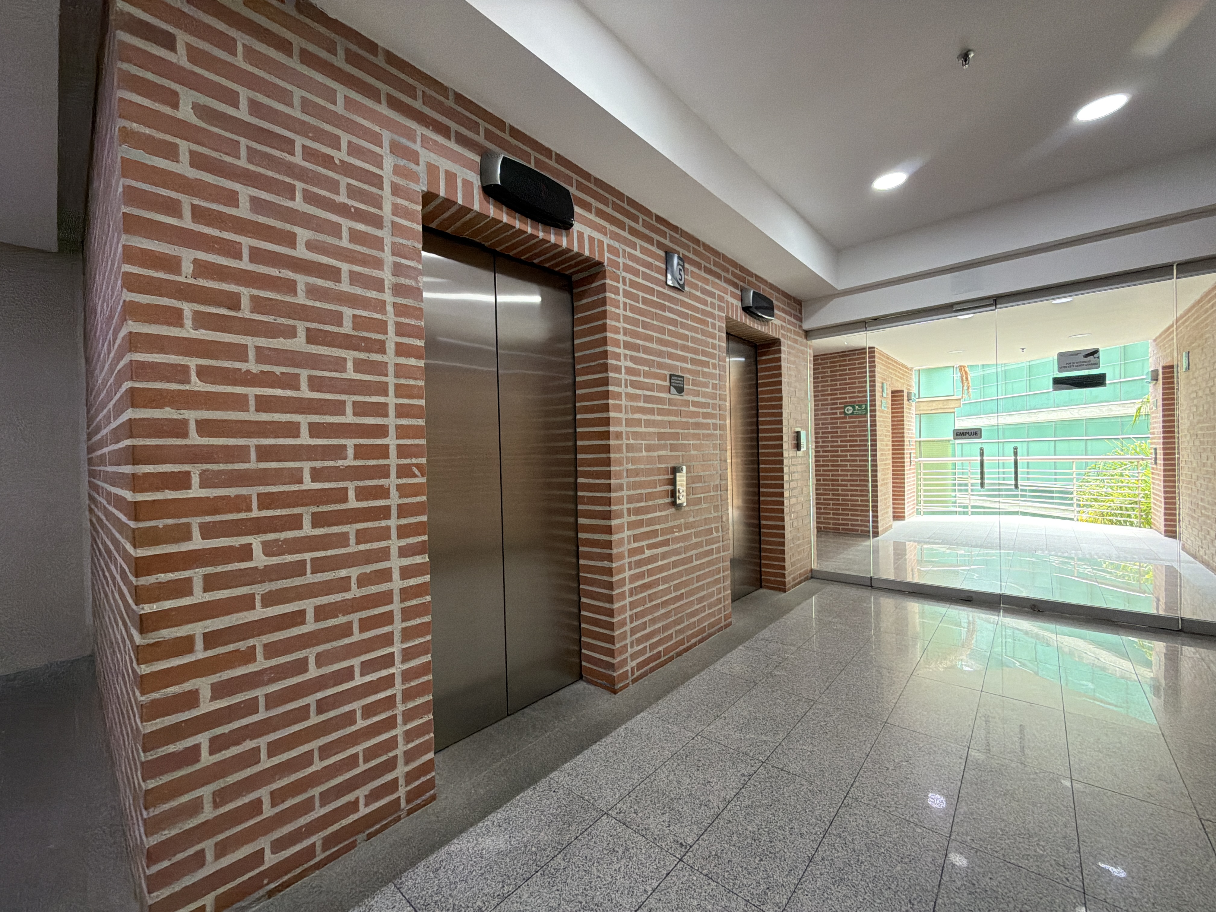 Vendo Oficina Remodelada En Ciudad Center (Boleita)