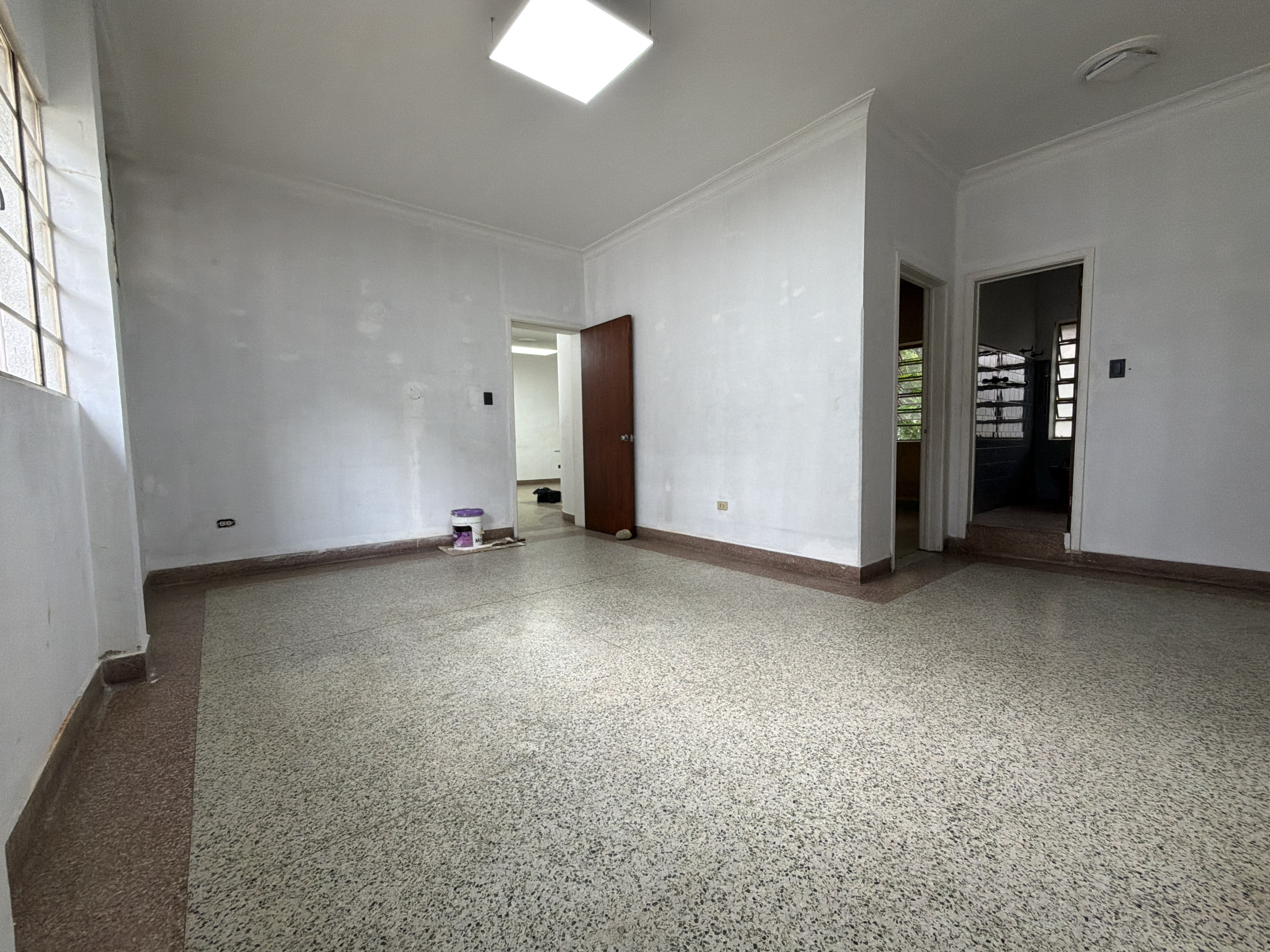 Alquiler de local comercial en Av. Victoria, Las Acacias