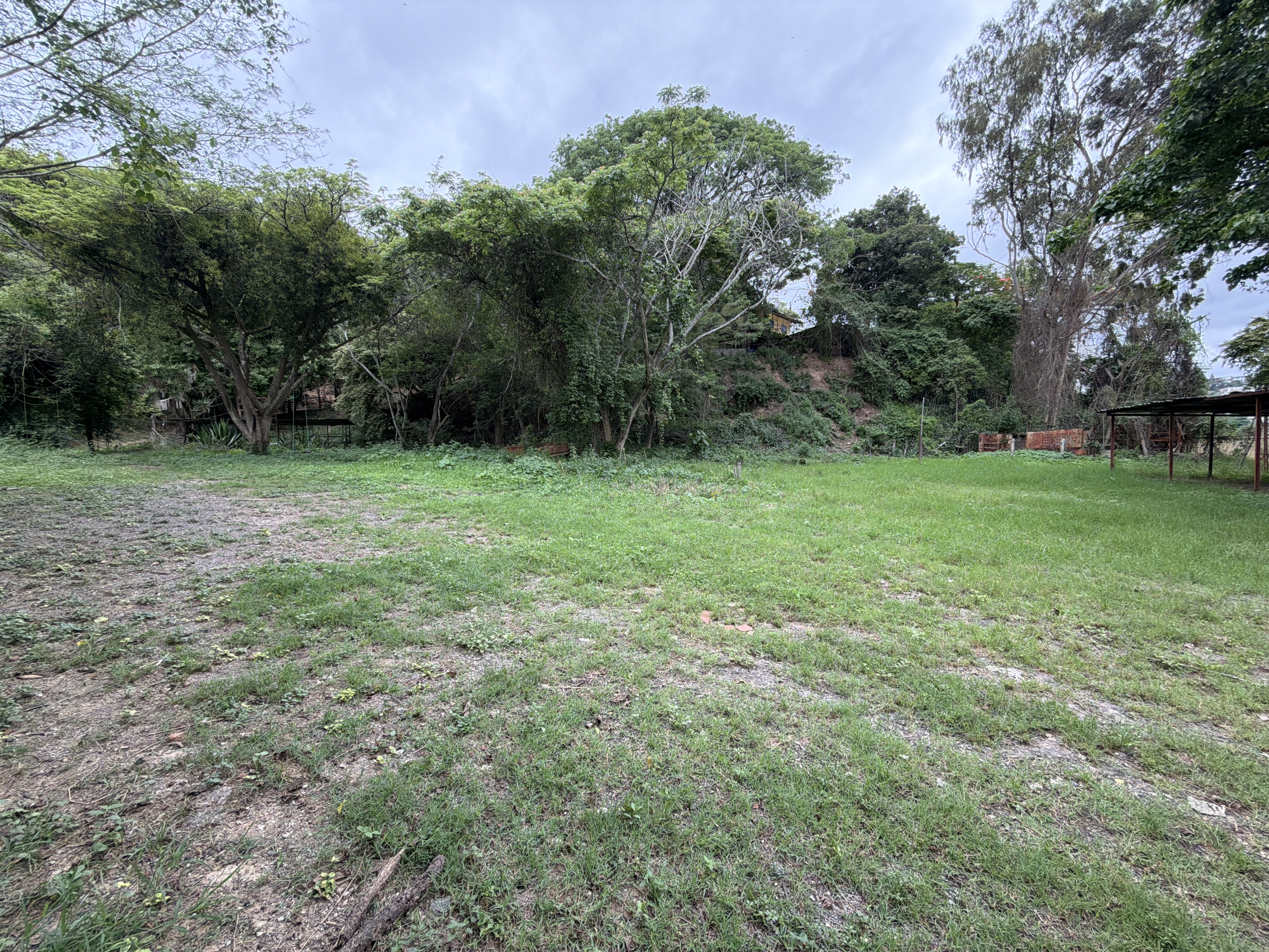 Terreno con zonificación R5 en venta en La Trinidad