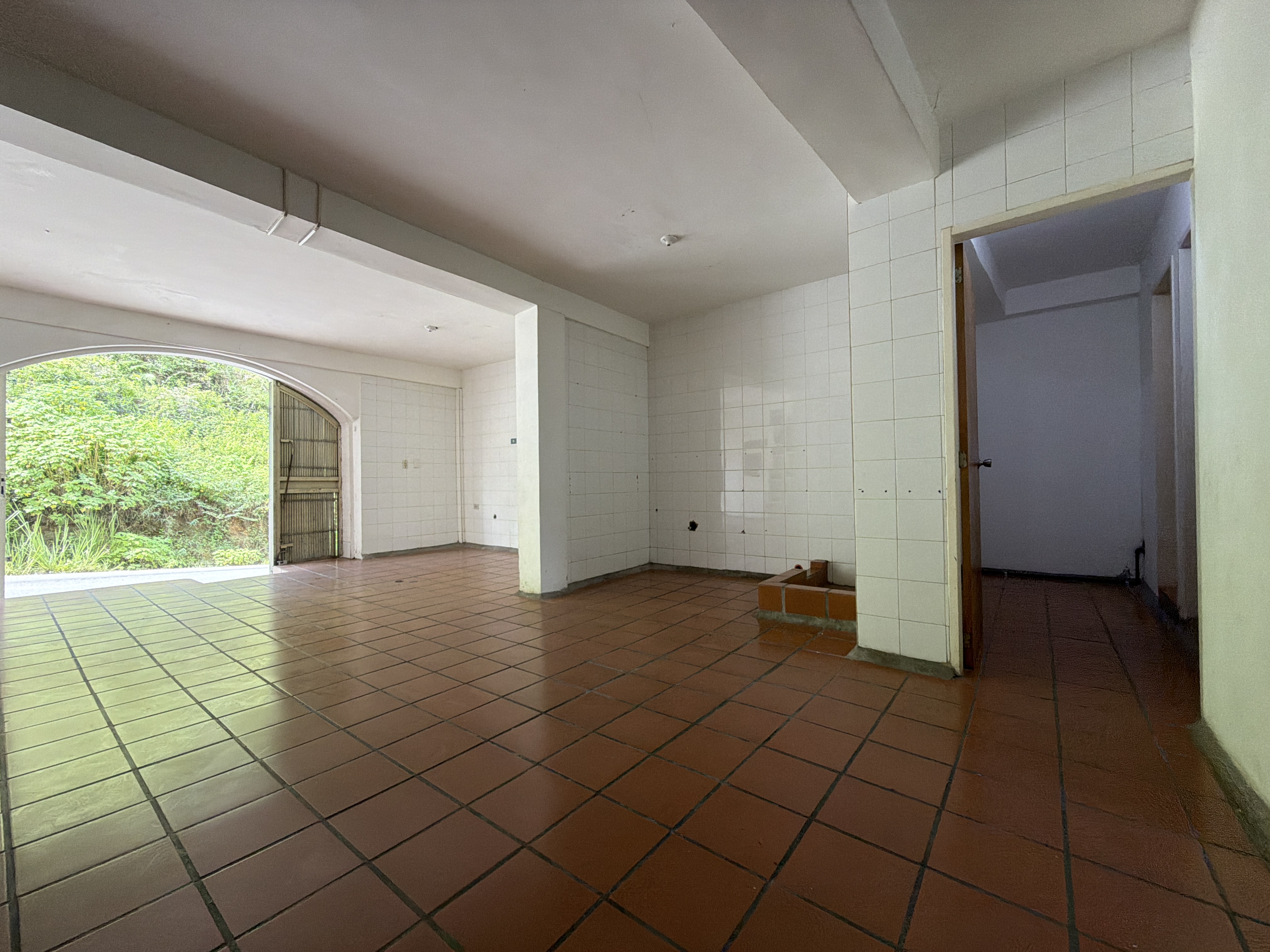Local comercial a pie de calle en alquiler – Los Guayabitos